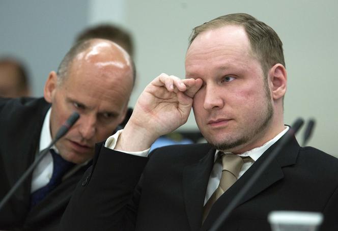 Proces Andersa Behringa Breivika. Breivik POPŁAKAŁ się