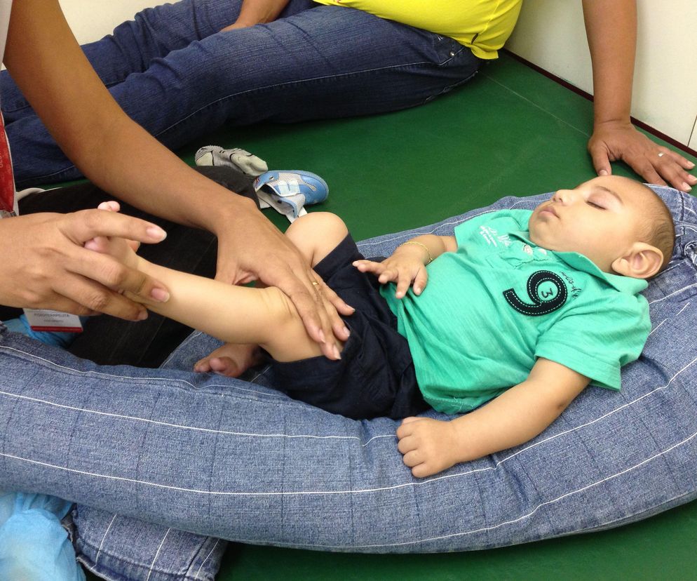 Ich dzieci nie mówią, nie chodzą, nie umieją jeść. Zapomniane matki Zika pokazują skutki fejkowej epidemii