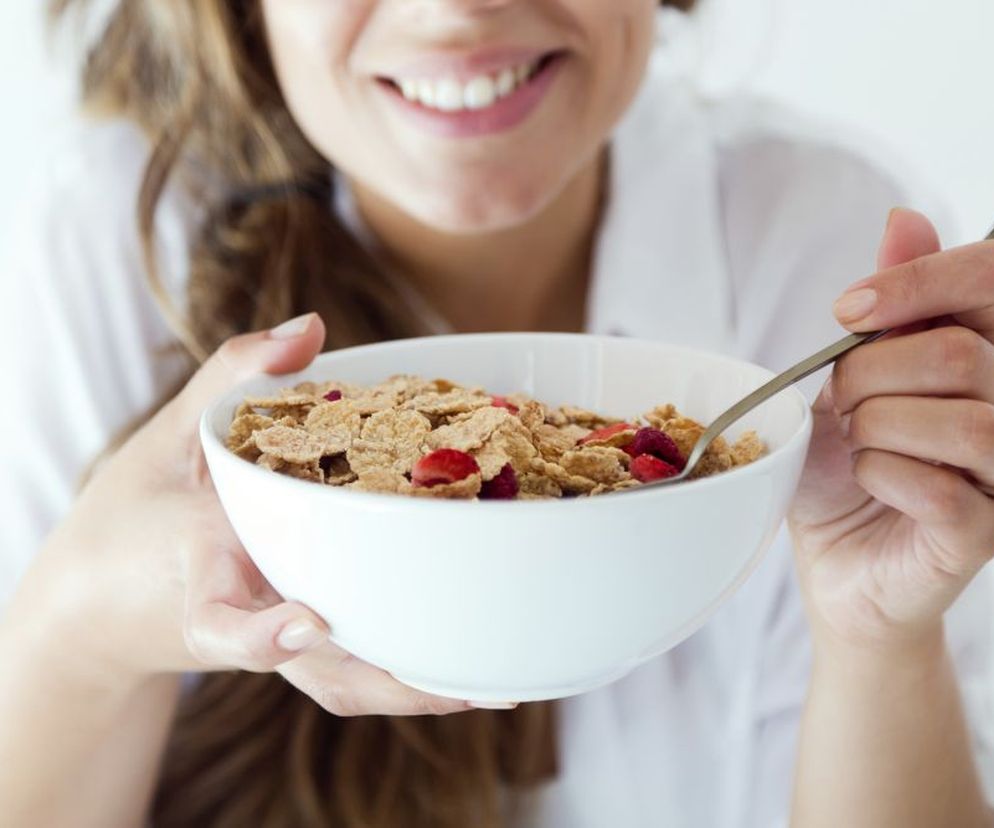Płatki śniadaniowe: owsiane, kukurydziane, jęczmienne, żytnie. Które są najzdrowsze?