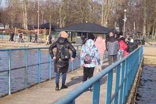 Z takiej pogody żal nie skorzystać. Nad Zalewem Zamborzyckim tłum spacerowiczów! [GALERIA]