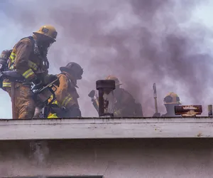 Pożar mieszkania w Radomiu. Senior trafił do szpitala