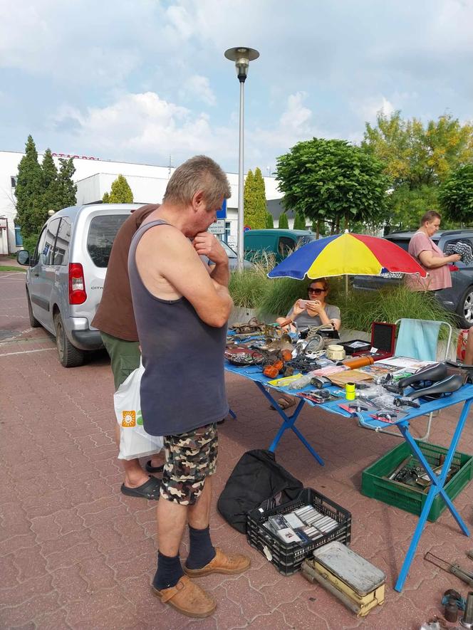 Piękne artefakty na dzisiejszej giełdzie staroci i różności w Starachowicach