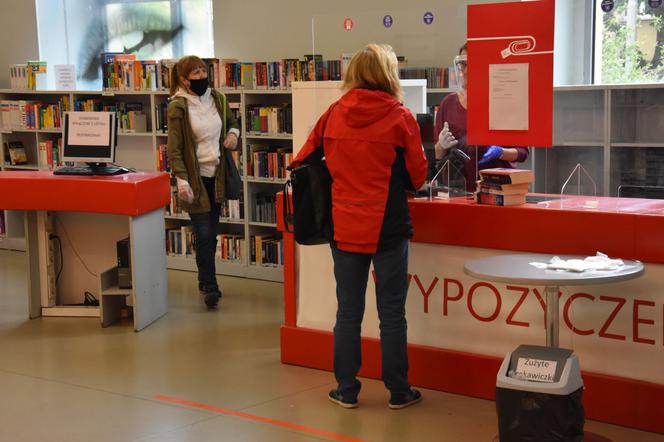 Biblioteki już otwarte. Tak teraz wygląda wypożyczanie lektur! Książki na kwarantannie [ZDJĘCIA] 