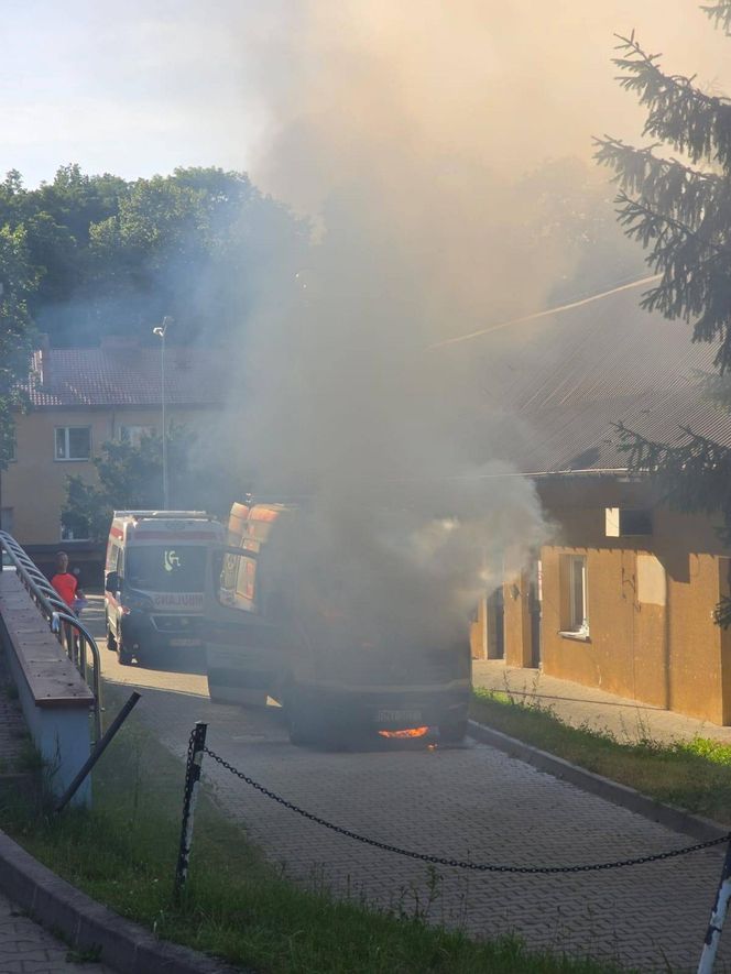 Nisko. Ogień trawił karetki 