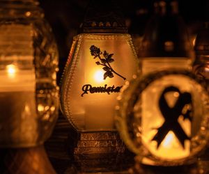 Tysiące zniczy rozświetliło polskie cmentarze. Niezwykły widok po zmroku