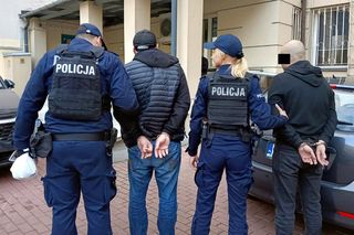 Mogło dojść do tragedii! Próbowali wejść na Stadion Narodowy z bronią, policja potwierdza