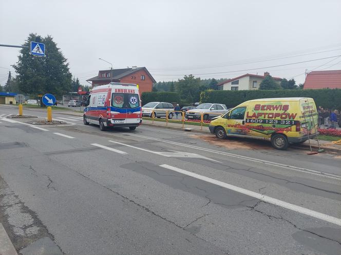 Wypadek w Mircu! Kobieta uderzyła autem w przydrożne bariery