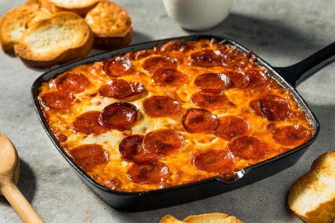 Pizza dip to idealna przekąska dla każdego. Prosty, pyszny i aromatyczny