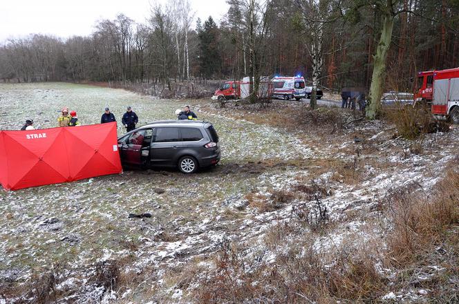 Śmiertelne potrącenie w powiecie nakielskim. Nie żyje 63-letnia kobieta! [ZDJĘCIA]