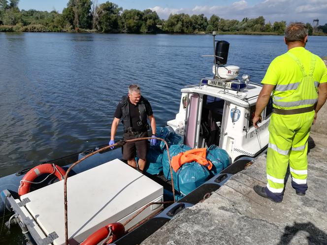 Sprzątanie dawnej plaży Mieleńskiej