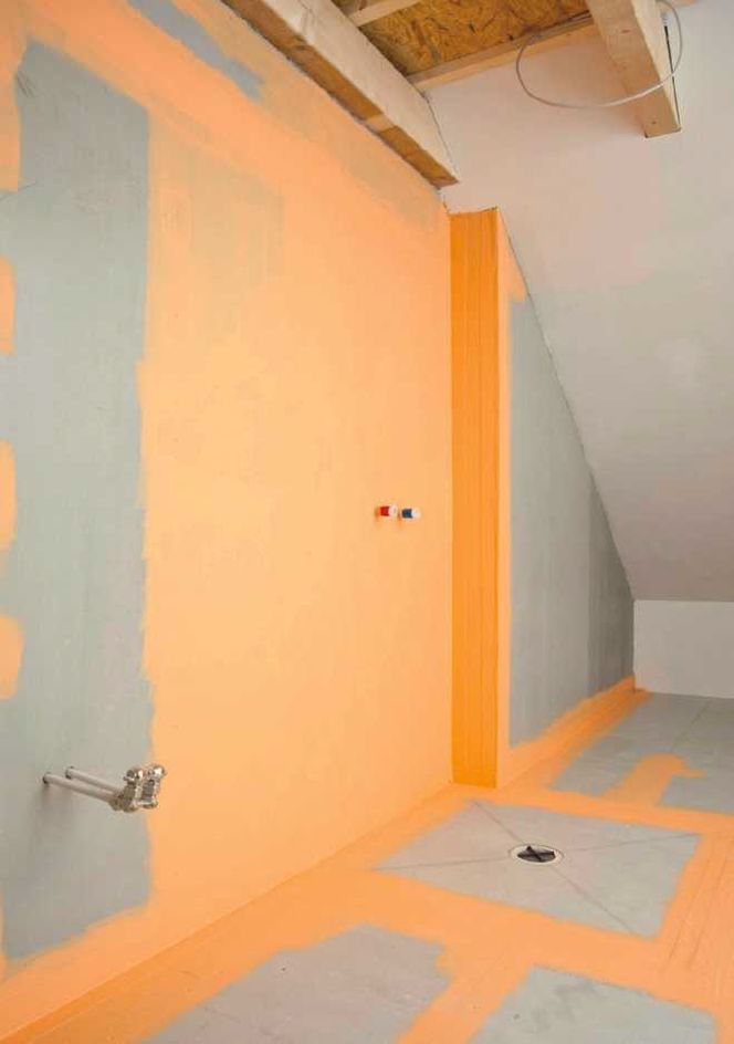 Łazienka w domu drewnianym. Hydroizolacja z folii w płynie