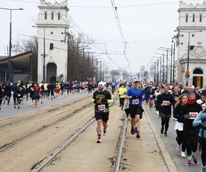 Bieg na Piątkę 2024, Warszawa - zdjęcia. Biegłeś? Szukaj się w galerii!