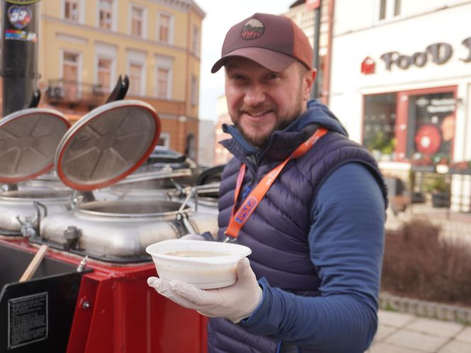 33. Finał Wielkiej Orkiestry Świątecznej Pomocy. Dziennikarze Radia ESKA rozgrzewają Tarnów pysznym żurkiem!