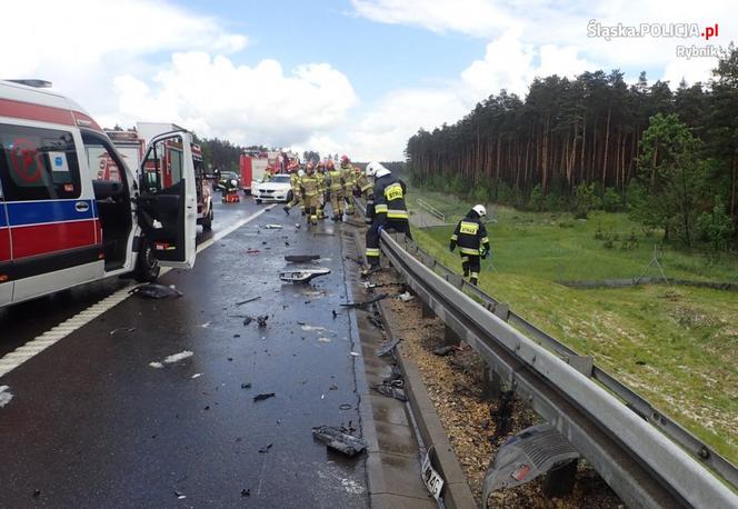 Rybnik: 42-latek czekał na pasie awaryjnym. Zginął przez 20-latka pędzącego swoim BMW