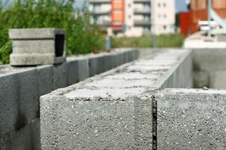 Pustaki szalunkowe: zastosowanie, wymiary, cena.  Jak się wznosi z nich ściany?