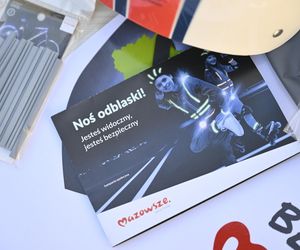 Rośnie liczba wypadków z udziałem hulajnóg. Radni Mazowsza apelują do dzieci i młodzieży: „Noście kaski i odblaski!”