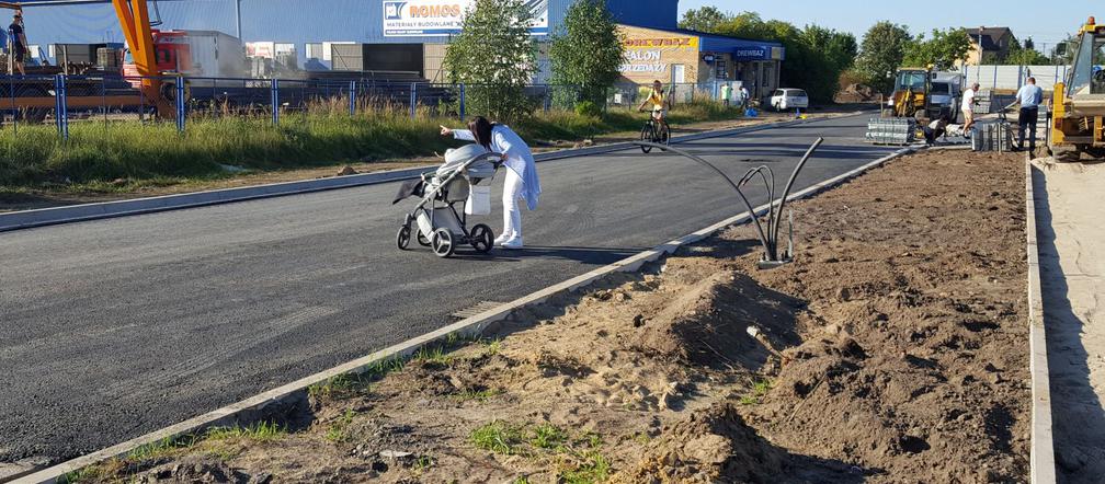 Do tunelu pod torami koło Okrężnej po twardym