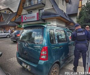 Pijani przyjechali samochodem dokupić wódki