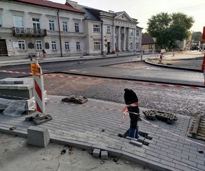 Siedlce: trwa budowa nowej nawierzchni na skrzyżowaniu ulic Piłsudskiego, Floriańskiej, Starowiejskiej i Kościuszki