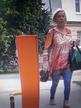 Rozbój w szpitalu na Ochocie. Poznajesz tę kobietę?