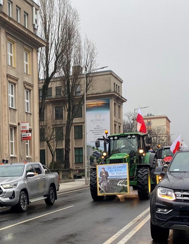 Strajk rolników w centrum Zielonej Góry. Przedsiębiorcy wyjechali na ulice 