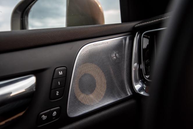 System audio Bowers & Wilkins w Volvo V60 Cross Country