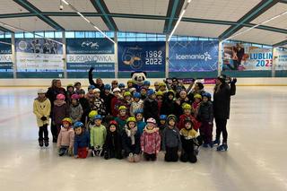 Panda na lubelskim lodowisku. Przyjechała z nią policja.