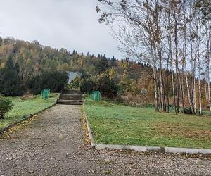 Jabłonki. Tutaj znajdował się pomnik Świerczewskiego 