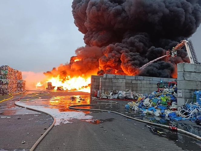 Potężny pożar tworzyw sztucznych w lubelskim 