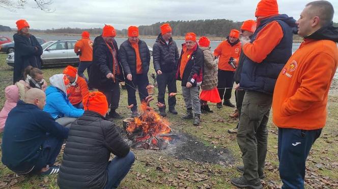 „Krasnostawskie Karpie” znów wskoczyły do zimnej wody! Zobacz, jak morsowali dla WOŚP