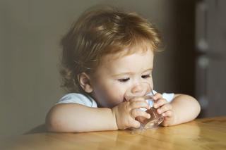 Sprawdź, ile płynów powinno spożywać dziennie Twoje dziecko