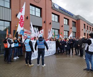 Pracownicy Zakładu Linii Kolejowych pikietowali w Siedlcach! Poparli ich siedleccy radni