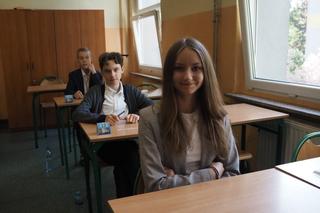 Egzamin ósmoklasisty 2023 w Piekarach Śląskich. Na zdjęciach uczniowie MSP nr 13