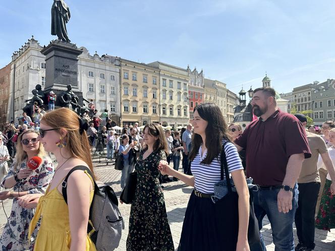 "Polonez wiosenny" na Rynku Głównym w Krakowie