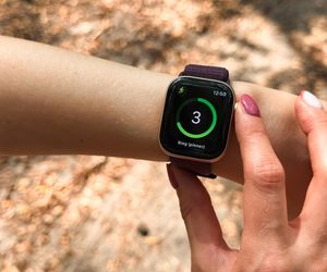Przez kilka miesięcy ćwiczyłam z zegarkiem Apple Watch Series 10. To prawdziwy trener osobisty i koordynator zdrowia w jednym urządzeniu