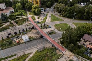 Montaż konstrukcji kładki na ul. Filaretów dobiega końca. Szykuje się zmiana organizacji ruchu