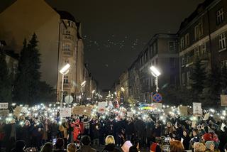 Na ulicach Katowic pojawiły się tłumy. Protestujący szli pod hasłem: Ani jednej więcej [ZDJĘCIA]