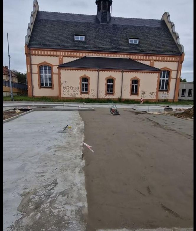 Budowa parkingu przy Ćwiczni w Lesznie