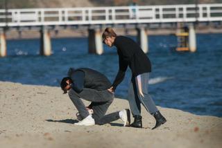 Mąż Przybylskiej harcuje na plaży