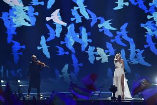 Kasia Moś - Flashlight. Tekst i tłumaczenie piosenki na Eurowizję 2017