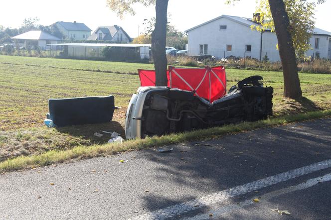 Potworny wypadek na DK2 pod Siedlcami. 61-latek zginął przez wersalkę?