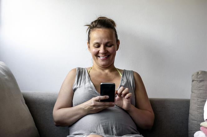 Smartfony mogą wpływać negatywnie na ciążę - wiedziałaś o tym?