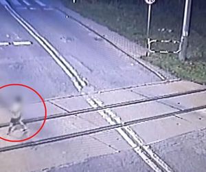 Mikołów: Policjanci w ostatniej chwili uratowali 6-latka. Chłopiec bawił się na torach 