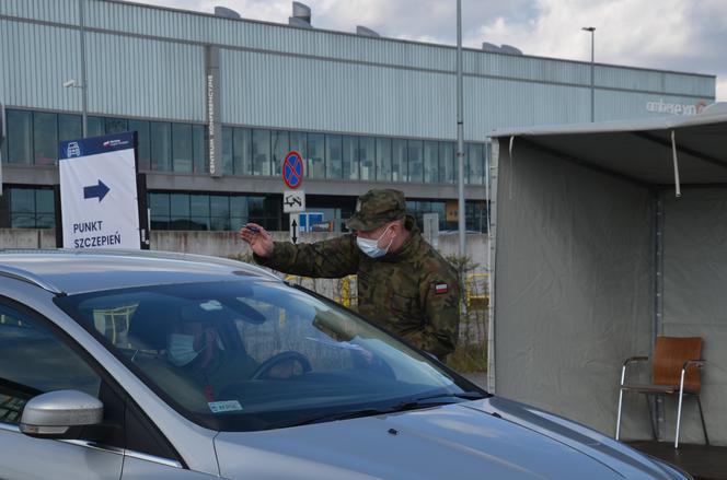 Przy Stadionie Gdańsk otwarto nowy punkt szczepień w formule drive-thru