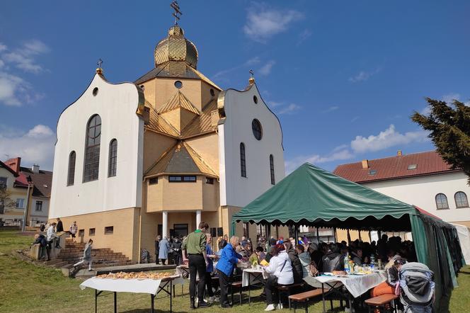 Śniadanie Wielkanocne przy cerkwi w Koszalinie