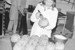 QUIZ PRL. Jajko kontra mazurek. Sprawdź, jak dobrze znasz wielkanocne menu z PRL-u?