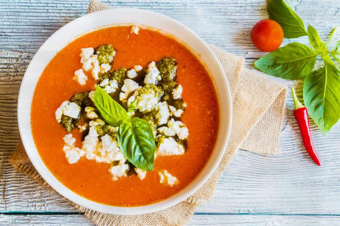 Zupa krem z pomidorów z fetą: idealna na lunch