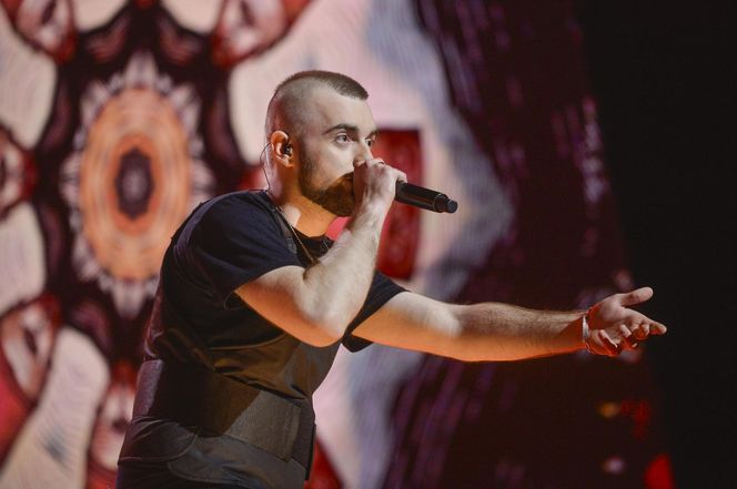 Bedoes płoną na scenie. Nagrania z koncertu mrożą krew w żyłach