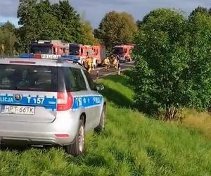 Tragedia pod Olsztynem. Osobówką jechała czteroosobowa rodzina. Ojciec i syn nie żyją
