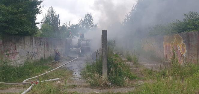 Na niebie widoczne były kłęby dymu. W Bielsko-Białej paliły się wraki samochodów